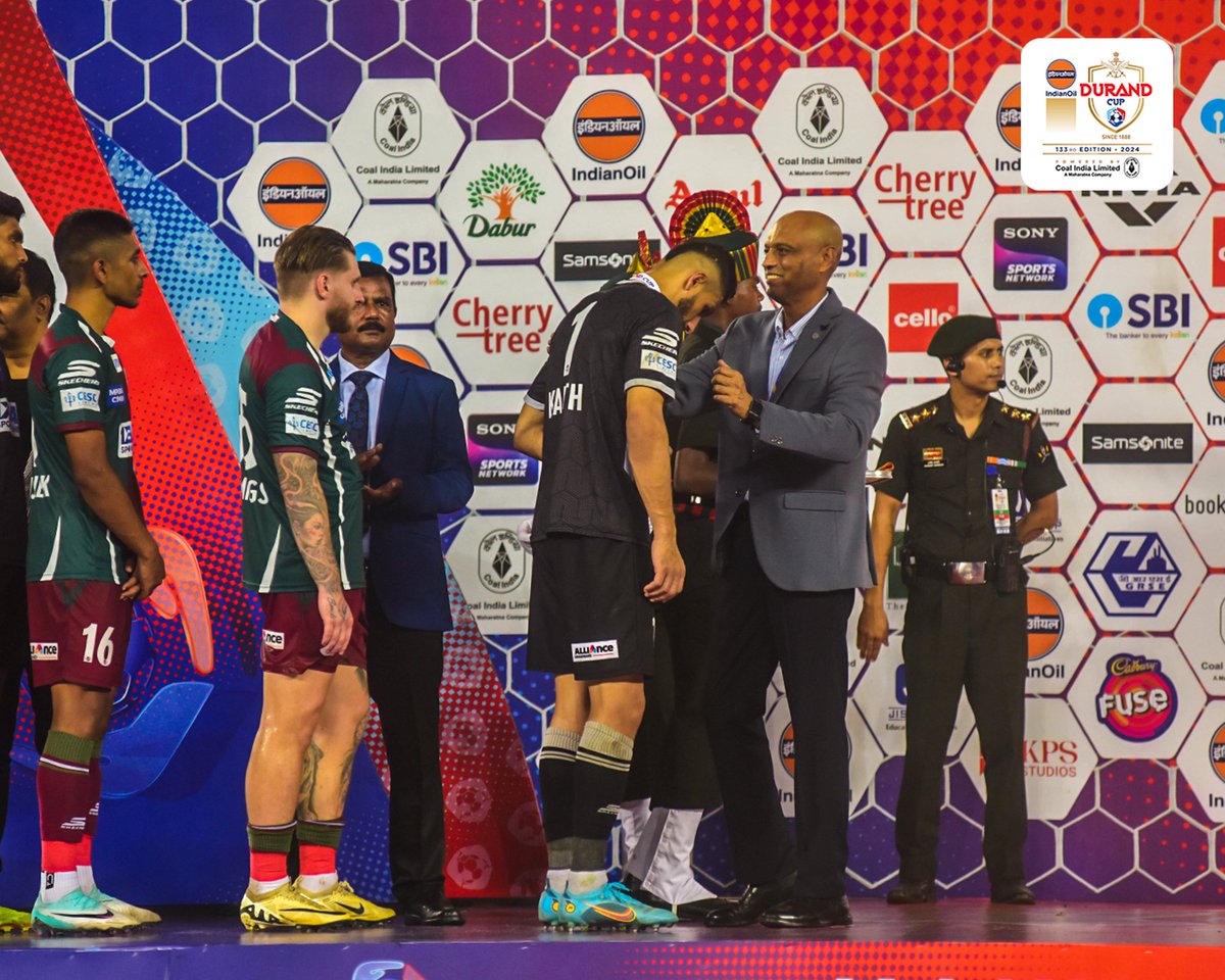 The 𝐑𝐮𝐧𝐧𝐞𝐫𝐬-𝐔𝐩 of the 133rd Edition of #IndianOilDurandCup, Mohun Bagan Super Giants, were presented with the silver medals by Lt Gen RC Srikanth, VSM, Chief of Staff HQ Eastern Command and Chairman, Durand Cup Organising Committee.

#Final #MBSGNEUFC #PoweredByCoalIndia