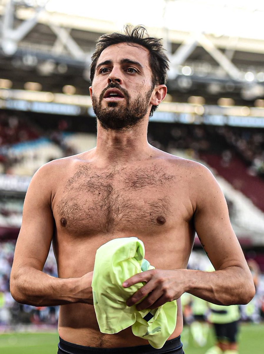 “No voy al gimnasio, eso es para los muchachos que no saben jugar con los pies”.

Bernardo Silva, en idioma basado. 🐐