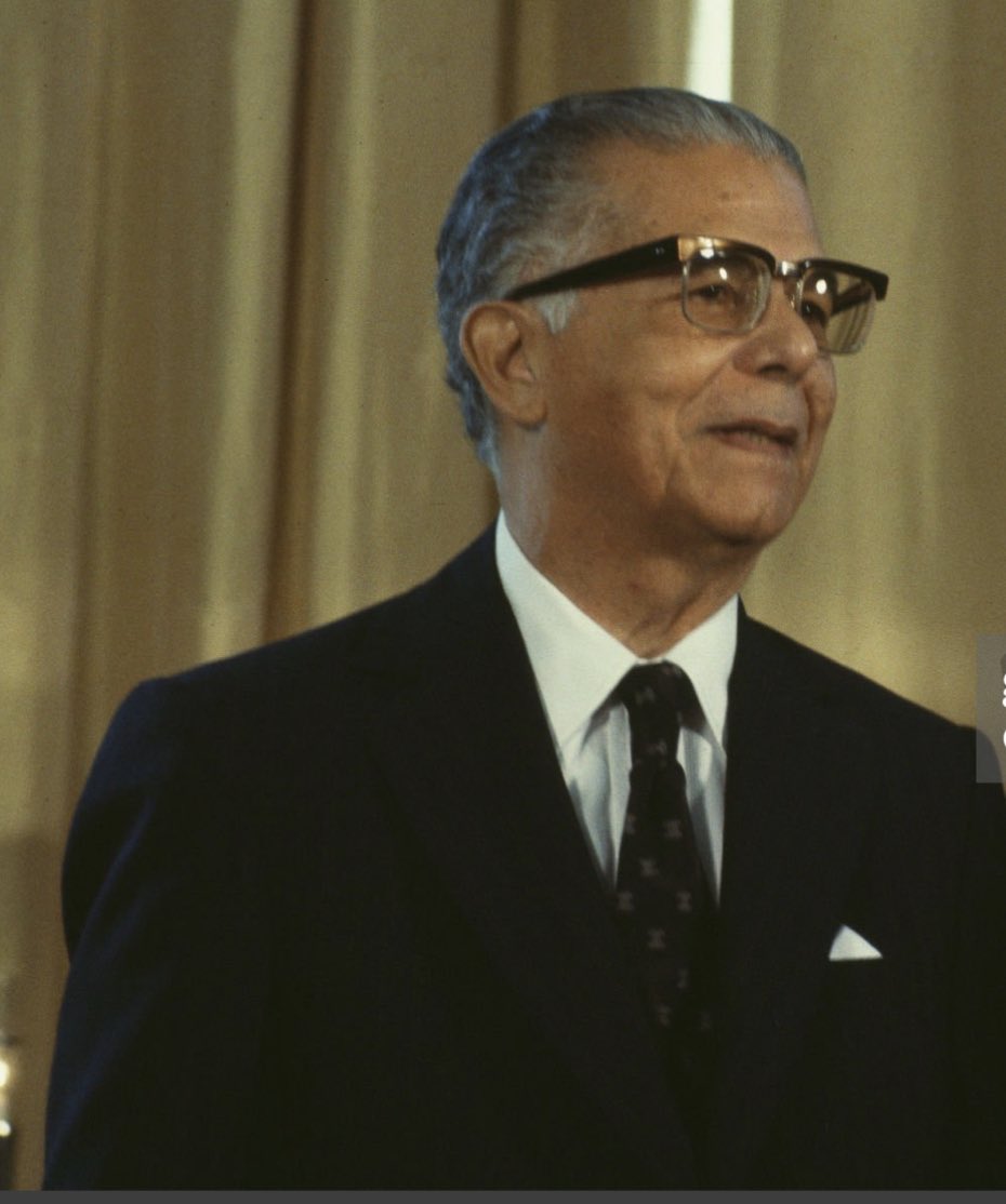 Hoy conmemoramos el 117 aniversario del nacimiento del Dr. Joaquín Balaguer, un verdadero defensor de nuestros recursos naturales y la soberanía. Su legado nos inspira a cuidar lo que es nuestro. ¡Honor a su memoria! 🌿🇩🇴 #JoaquínBalaguer #RDPorLoAlto