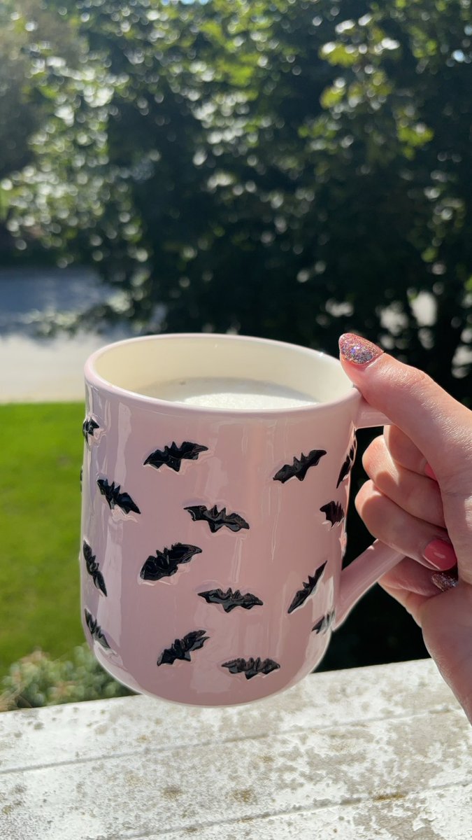 pale_ginger35's tweet photo. September 1st. Time to bring this gem out and a bonus of being 64 degrees out. #FreakingBats https://t.co/5g38sEgHqJ