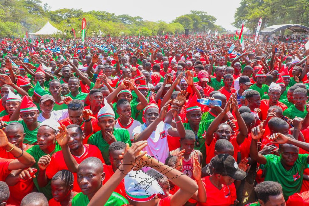 Turakeje Imbonerakure zaraye ziteye iteka mu gutunganya neza no mu kwitabira #ImbonerakureDay. Mboneyeho akaryo ko guhoza umuryango w’imbonerakure Ndikumana Jean Bosco yahitanywe n’isanganya ry’imodoka agodotse. Twiyemeje kuba hafi umuryango wiwe. Ahasigaye, twubake tugavye 🦅 !