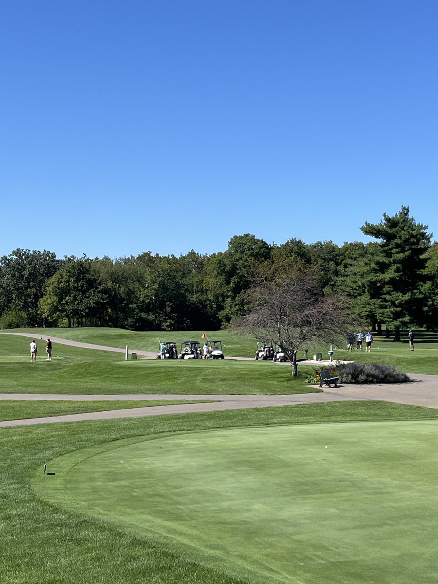 seeking6's tweet image. And it begins. #fantasyfootball #draftorder #someonealways8puttsthe18