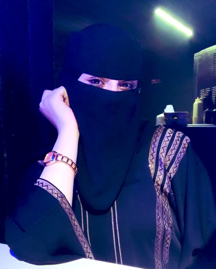 مساء الخير بعد انقطاع وان شاء بالغنايم 😋

و .. مين فاااااضي من الكلاب الحين وين الجادين االي جاد يبي نسهر ونستمتع وبسريه تااامه - الجاد يجي خاص 🔥.