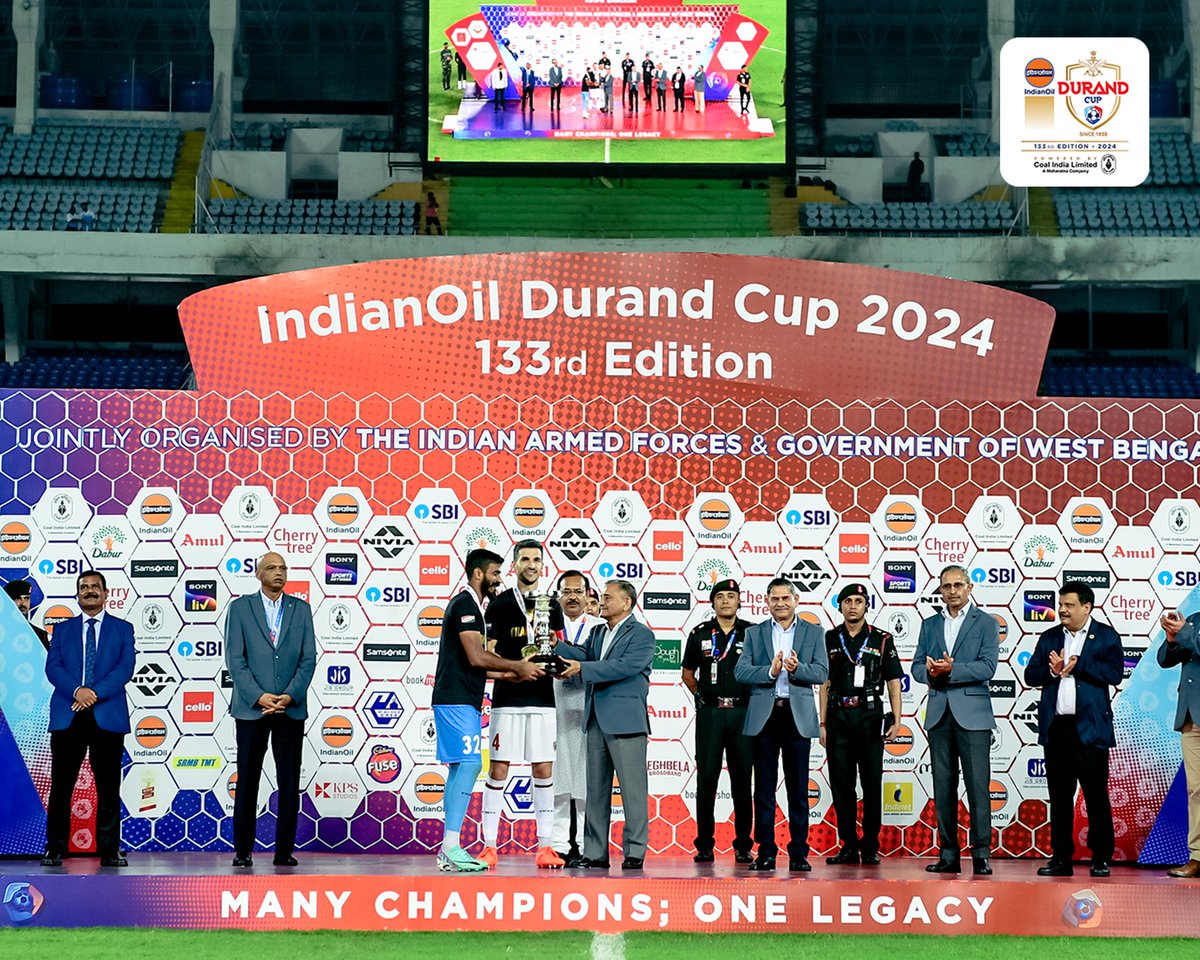 Gen Anil Chauhan, PVSM, UYSM, AVSM, SM, VSM, Chief of Defence Staff, presented the prestigious 𝐏𝐫𝐞𝐬𝐢𝐝𝐞𝐧𝐭'𝐬 𝐂𝐮𝐩 to NorthEast United FC, the Champions of the 133rd Edition of #IndianOilDurandCup 

#Final #MBSGNEUFC #PoweredByCoalIndia #DurandCup2024