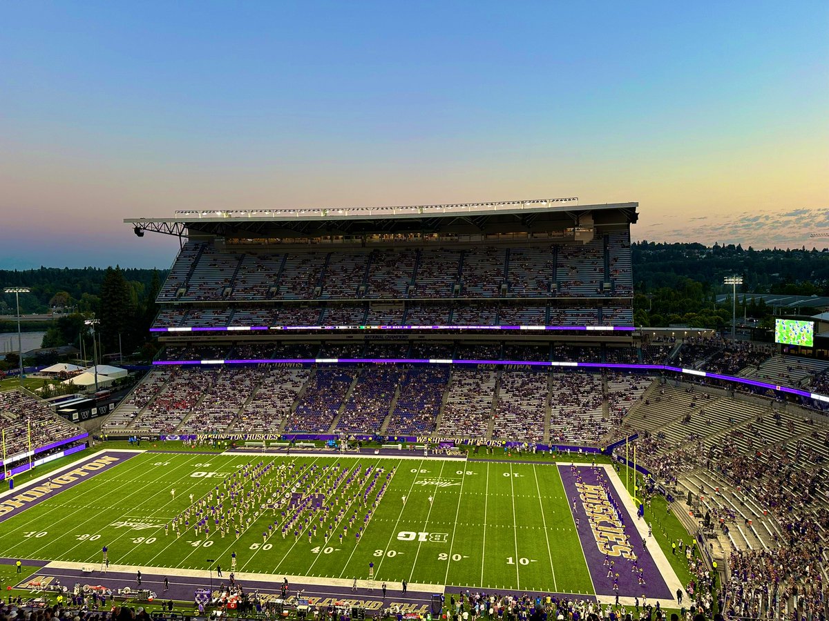 Univ. of Washington Cardiology Fellows (@uwashfellows) on Twitter photo Where else can you round on the heart failure service in the morning and then cross the street to the greatest setting in college football for an evening of <a href="/UW_Football/">Washington Football</a> #GoDawgs #BowDown Where else can you round on the heart failure service in the morning and then cross the street to the greatest setting in college football for an evening of <a href="/UW_Football/">Washington Football</a> #GoDawgs #BowDown