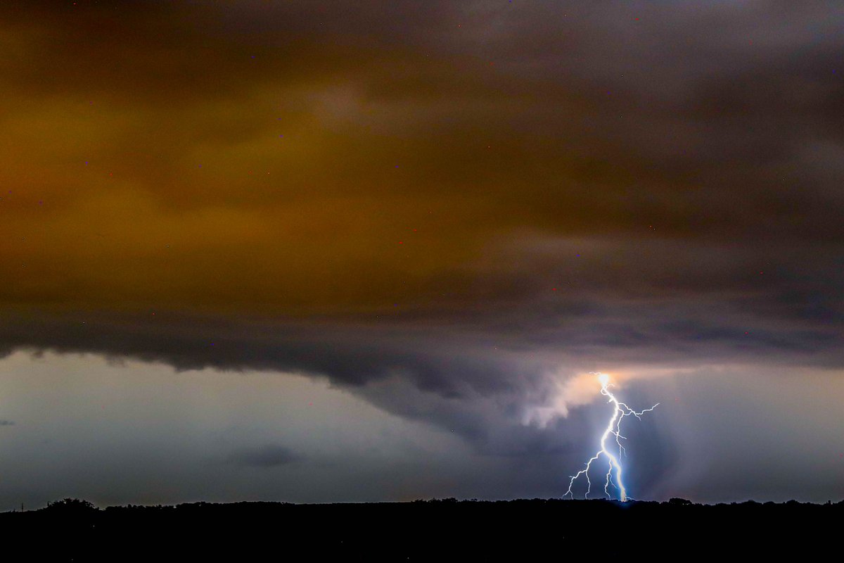 Superbes #orages ce samedi 31 août en #Gironde. Un festival de #foudre durant deux nuits magnifiques. 😍

Plus de📸ici : instagram.com/p/C_YLPr9CTtF/…

<a href="/KeraunosObs/">Keraunos</a> <a href="/infoclimat/">Asso Infoclimat</a> <a href="/ExtremeMeteo/">Extrême Météo</a> <a href="/meteociel/">Meteociel</a>