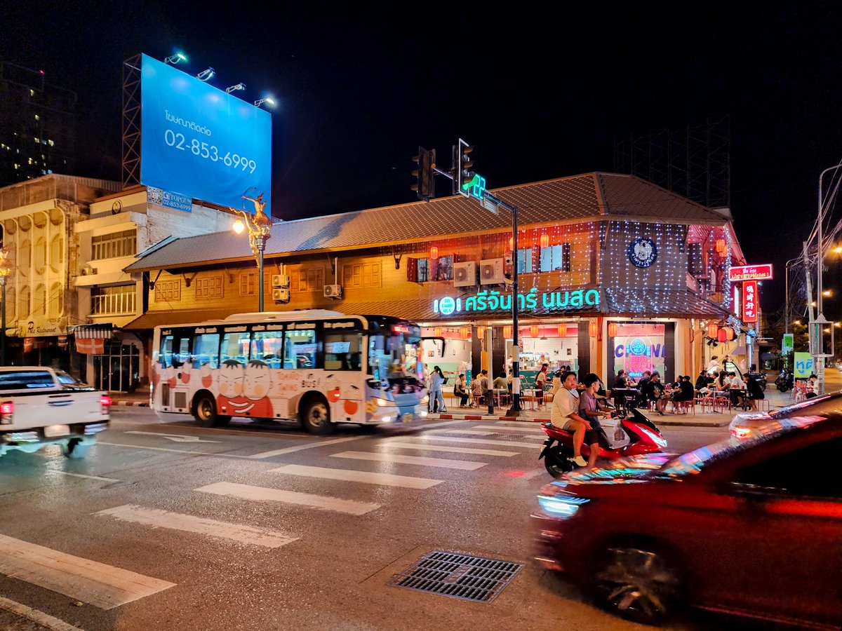 มานั่งรถเลาะเมืองขอนแก่นยามแลงนำกันเด้อ เริ่มแล้ววันนี้วันแรก ✨️

𝗞𝗵𝗼𝗻 𝗞𝗮𝗲𝗻 𝗡𝗶𝗴𝗵𝘁 𝗕𝘂𝘀 🌙🚍 ให้บริการรับส่งฟรี!! ตลอดเดือนกันยายนนี้ ตั้งแต่เวลา 20.30 - 01.00 น. เส้นทางจากกังสดาล ม.ขอนแก่น ⇄ เมืองขอนแก่น