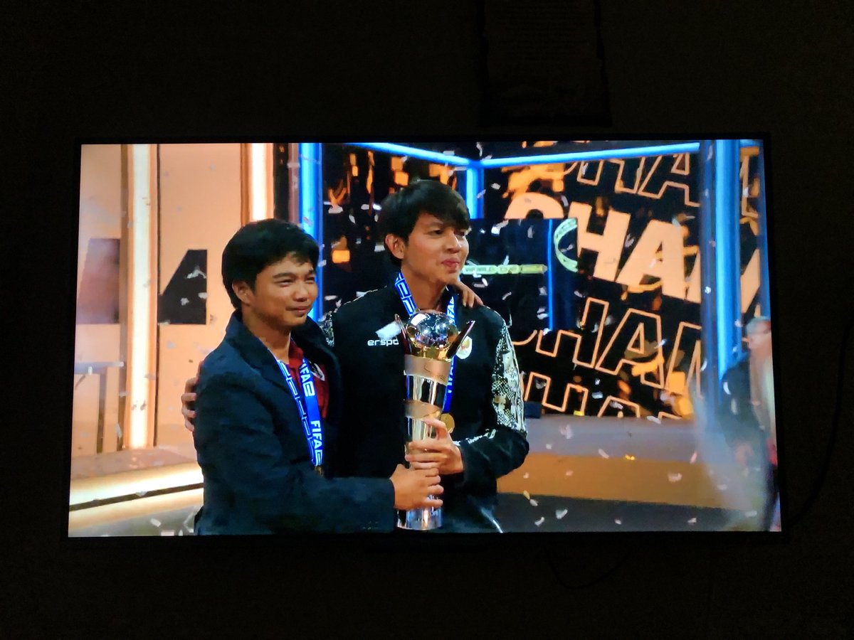 sam_luing's tweet photo. Indonesia menamatkan Football Manager
Juara Dunia #FIFAe https://t.co/bC4L4sfoGu