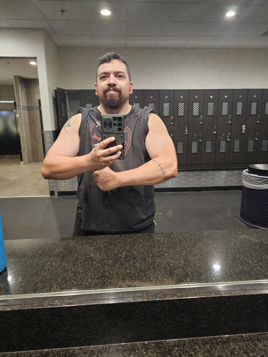 CirkuitKnight's tweet image. After a week vacation and carbo load time to get back into business. Yeah worked out at #EFNW cuz no excuses. Let's get them gains #animefitness #plusultra #kaioken #FitnessJourney Remember you kings got this. If I can do it so can you.