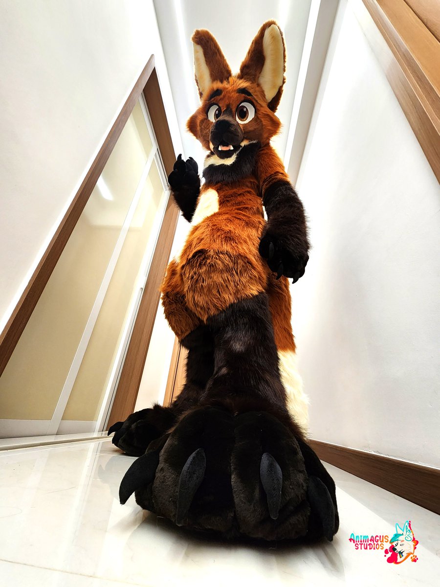 Adorable leggy Full digi suit in collaboration with <a href="/17Billiard/">Billiard</a>
 
This boy turned out amazing, featuring his beautiful slim digitigrade legs and large ears. A friendly expression on his face makes him really approachable.