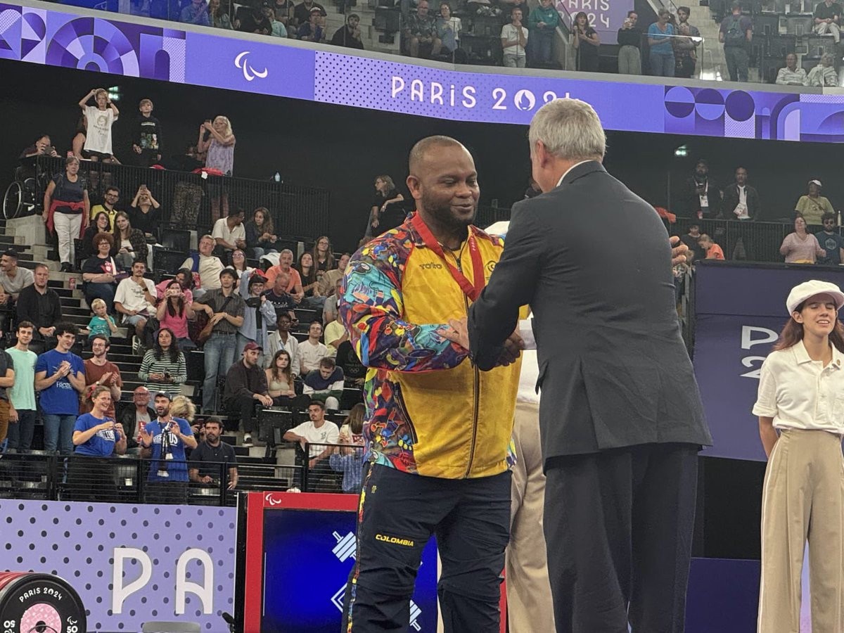 danielgarciacg's tweet photo. ¡Orgullo para Colombia! 🇨🇴 
El #EquipoBogotá en #París2024 se llevó 2 medallas de bronce y 16 diplomas.
 Felicitaciones a nuestros medallistas: @paula_ossa en Paracycling y Fabio Torres en los 97 kg de Parapowerlifting.

¡Todos nuestros atletas están llenos de talento! https://t.co/tgTjgQeQuL