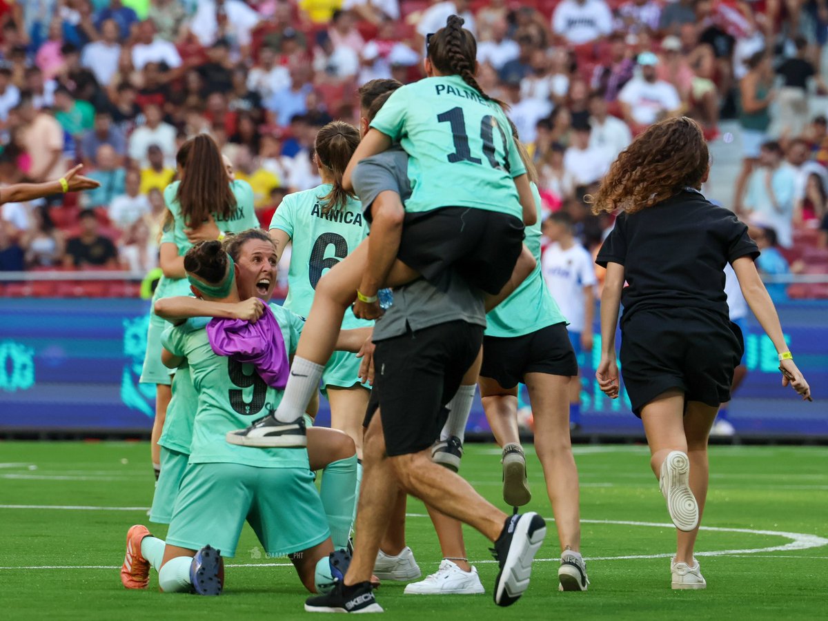 Vamos a ganar la kings y/o queens 🕯🙏

Habian visto esta foto? 🥺😞