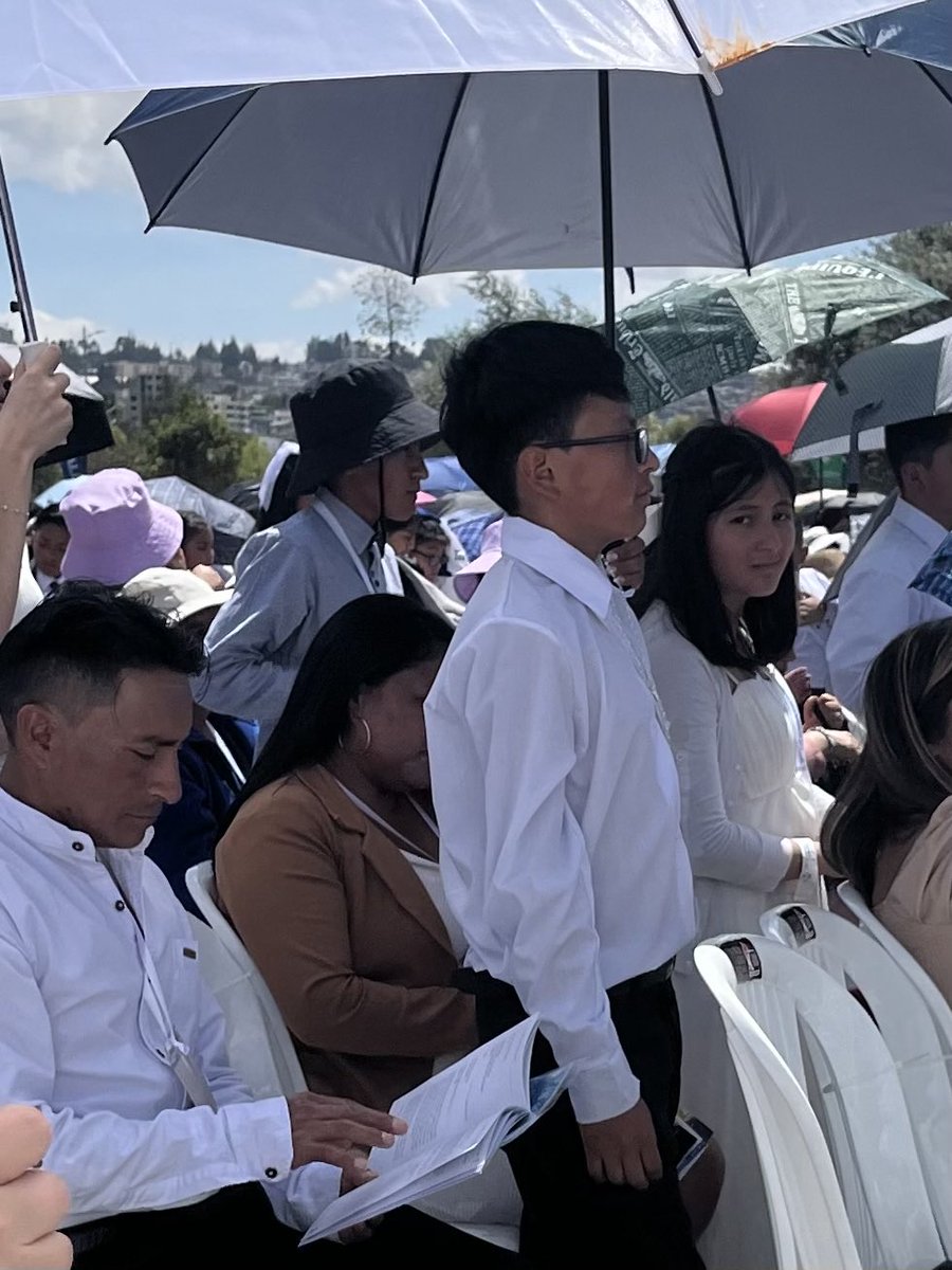 jtlanesss's tweet photo. International Eucharistic Congress celebrates the “Companionship that Heals the World “ with the 8-day event beginning this AM with message from the pope @ Mass and with 1,700 First Communions in Quito. Wonderful to see the world church https://t.co/mKVYAqegzm