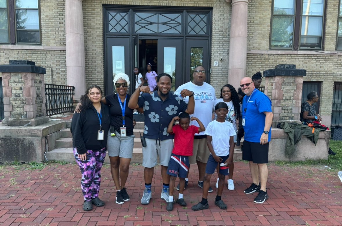 WE ARE SO BACK 🧪🐿️🌳🔭 ❤️

Welcome Back Exploration Elementary Charter School for Science and Technology. It was a week of a whole lot of HEART from teachers and staff and smiling faces from our Explorers and their families. ~Principal Trepanier <a href="/TrepanierKatie/">Katie Trepanier</a>