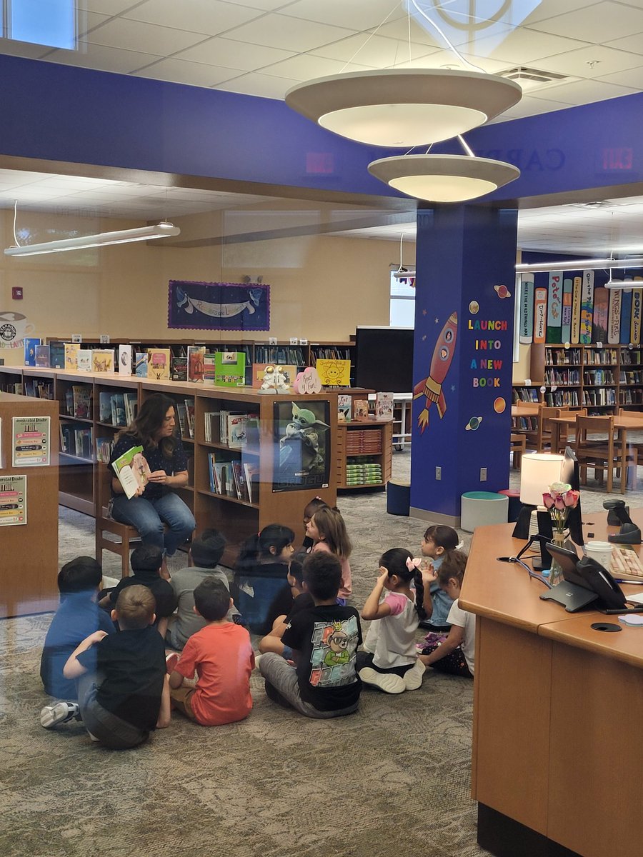 Aja Wilkins, Ed.D (@awilkins_edu) on Twitter photo When you catch your amazing Media Specialist getting our <a href="/SpringLakeOCPS/">Spring Lake-OCPS</a> first graders excited about reading non-fiction books!!!
#GreatnessHappensHere When you catch your amazing Media Specialist getting our <a href="/SpringLakeOCPS/">Spring Lake-OCPS</a> first graders excited about reading non-fiction books!!!
#GreatnessHappensHere