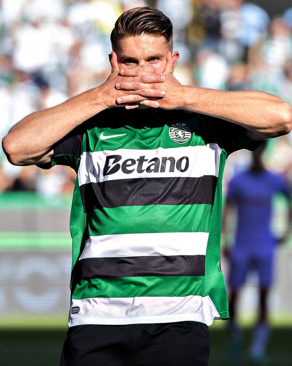 O arranque de temporada de Gyökeres:

🅰️🅰️ vs. Porto
⚽️🅰️ vs. Rio Ave
⚽️⚽️ vs. Nacional
⚽️⚽️⚽️ vs. Farense
⚽️ vs. Porto
⚽️🅰️🅰️ vs. Azerbaijão
⚽️⚽️ vs. Estónia

Absurdo.