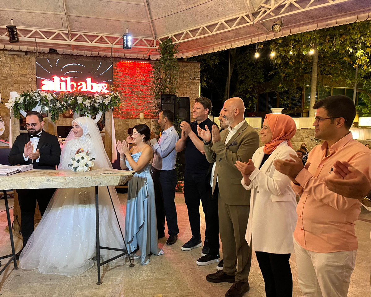 RecepTayyipTs's tweet photo. Bornova Gençlik Kolları İlçe Başkanımız Abdülhamit Aktaş ve Nazife kardeşlerimizin düğün akitlerine şahitlik ettik. 

Kendilerini tebrik ediyor bir ömür boyu mutluluklar diliyorum. 

@abdulhamitaktss https://t.co/FUc7nVT8ml