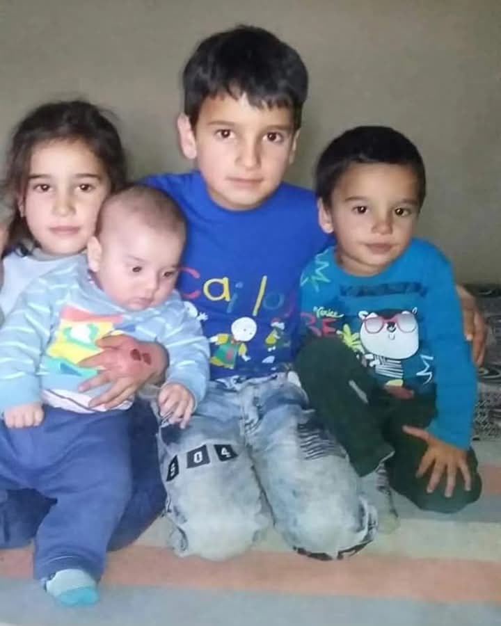 Syrkrgz2121's tweet photo. Midyat’a bağlı Ziyaret mahallesinde yaşayan 4 kardeşten saatleridir haber alınamıyor. Muhammet , Sibel,  Münir  İdris (8) isimli kardeşler her yerde aranıyor. Aydın kardeşleri görenlerin insanlık namına Babaları Halil Aydın’a haber verilmesi önemle duyurulur. Halil  05387165547 https://t.co/9O88HRy9nK