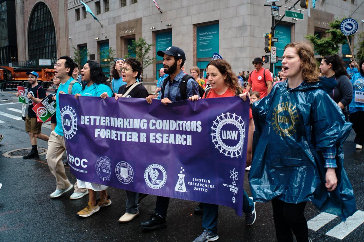 CPWUAW's tweet image. Rain or shine, NYC is a union town! Postdocs from all over NYC joined for the Labor Day Parade. We will always fight to improve research conditions and #WhenWeFightWeWin! Photo credit: @peacemakerhuynh
@spocuaw @WCMPostdocUnion @eruuaw @nyuresearchers @rupostdocunion @UAWRegion9A