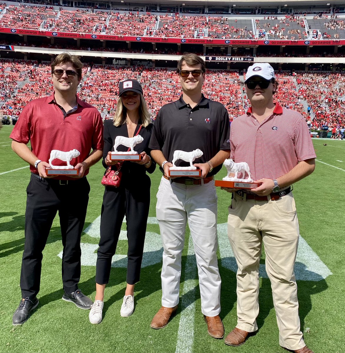 GLS (@26stateside) on Twitter photo First ever Donald M Leebern Jr Truehearted Bulldog Award was posthumously awarded to him yesterday and accepted by 4 of his 5 grandchildren. What an incredible tribute! Thank you <a href="/Brooks_UGA/">Josh Brooks</a> <a href="/UGAAthletics/">Georgia Bulldogs</a> <a href="/GeorgiaFootball/">Georgia Football</a> First ever Donald M Leebern Jr Truehearted Bulldog Award was posthumously awarded to him yesterday and accepted by 4 of his 5 grandchildren. What an incredible tribute! Thank you <a href="/Brooks_UGA/">Josh Brooks</a> <a href="/UGAAthletics/">Georgia Bulldogs</a> <a href="/GeorgiaFootball/">Georgia Football</a>