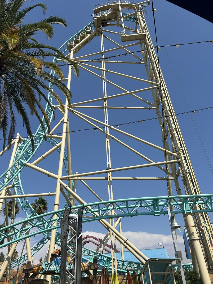 _astro_2003's tweet image. Just got off Hangtime. She’s awesome 😎🌊

#hangtime #knottsberryfarm #rollercoaster