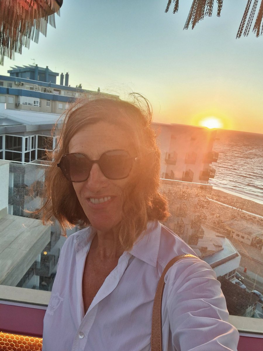 sdzafra's tweet photo. Estrenando sitios. #Atarde #rooftop 👌 https://t.co/CoycOC30qY