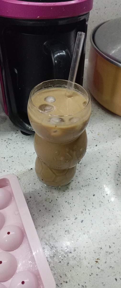 Millet bi ice coffee yapıyor rengi beyaza yakın benim ki niye böyle oldu (2tatlı kaşığı kahve koydum alt tarafı