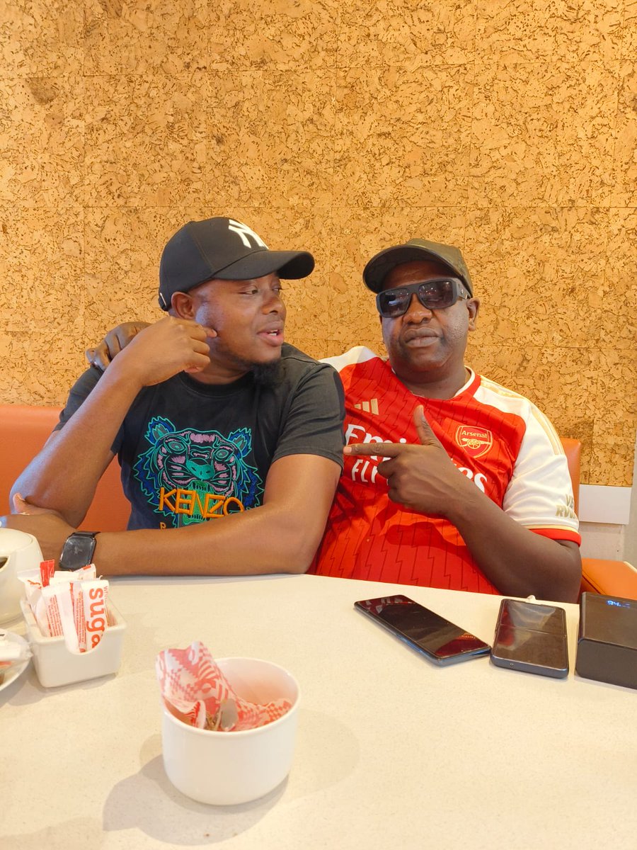 If you have good friends, no matter how much life is sucking , they can make you laugh. This guy Unity Mauzah Achuzi is one of the few guys that bring happiness to my life. The only issue with him is drinking too much alcohol inkani  lokudelela engadakwa mnx #ezratshisa4life