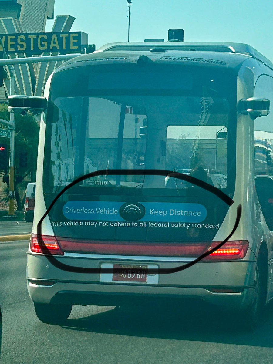 I’m not ready for this…especially in Vegas where the actual human drivers don’t follow the rules. 🫣 #lasvegas