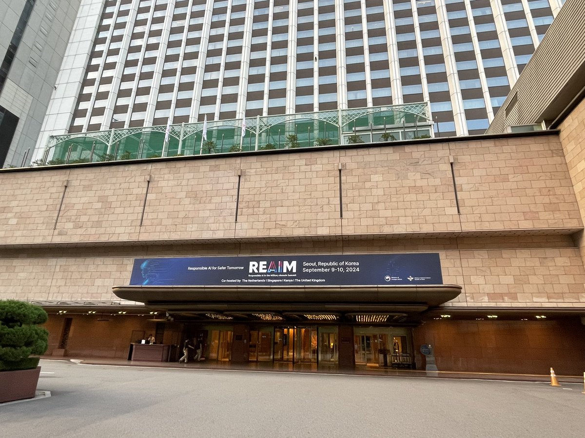 Always exciting to be back in Seoul 🇰🇷- all the more so to attend <a href="/REAIMsummit/">REAIMsummit</a>. Delighted that 🇬🇧 is a cohost, along with 🇳🇱🇸🇬🇰🇪. Looking forward to thought provoking discussions on how AI is reshaping the strategic landscape.