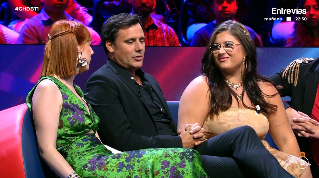 Sara: "No me gustan nada los triángulos de chicas que se pelean por chicos, se tiran piedras sobre su propio tejado" #GHDBT1 #GH8S