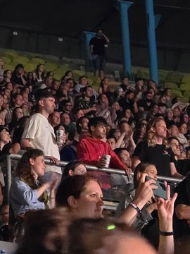 peaches00001979's tweet photo. Louis Tomlinson is the only musician who would perform at a festival and then get off the stage and go sit in the stands like a regular person. Probably actually paying for his beers also. ❤️ https://t.co/f48xWafFqV