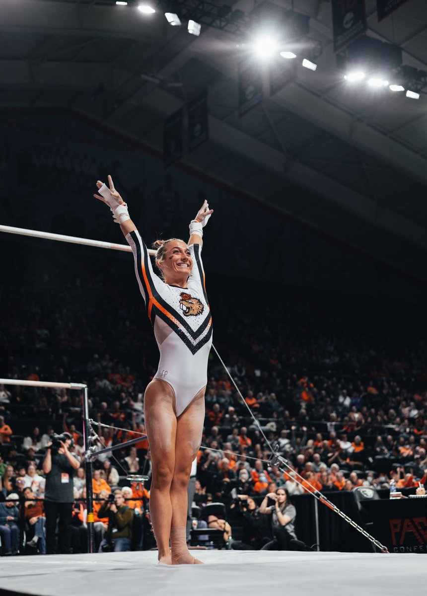 BeaverGym's tweet photo. Broke out the Stick Saw for that one 🤩

Throwin' it back to March 1, when Tay posted a career-best 9.950 on bars against ASU!

#SundaySlay x #GoBeavs https://t.co/erkmp1j5gj