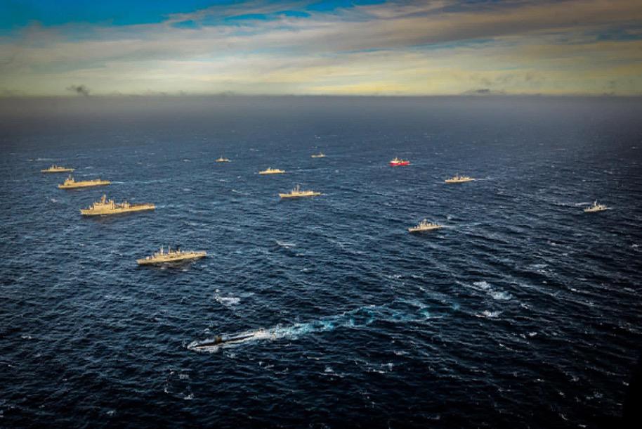 RadarAustral_'s tweet image. ⚓️| Defensa Hemisférica: 📍Costa de #Chile Todos los participantes del #UNITAS LXV se reunieron para realizar ejercicios de comunicacion y sincronizacion entre 24 países, 17 buques, 2 submarinos y 23 aeronaves participantes.

🇦🇷| Participa el destructor ARA Sarandi de Argentina.