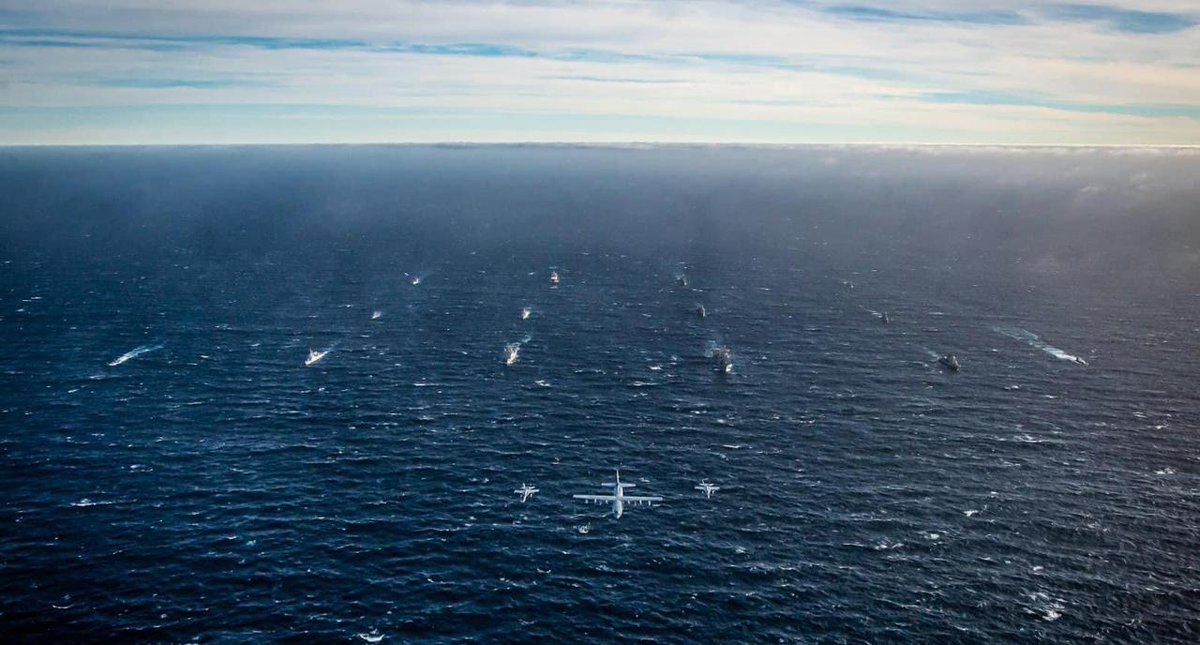 RadarAustral_'s tweet image. ⚓️| Defensa Hemisférica: 📍Costa de #Chile Todos los participantes del #UNITAS LXV se reunieron para realizar ejercicios de comunicacion y sincronizacion entre 24 países, 17 buques, 2 submarinos y 23 aeronaves participantes.

🇦🇷| Participa el destructor ARA Sarandi de Argentina.