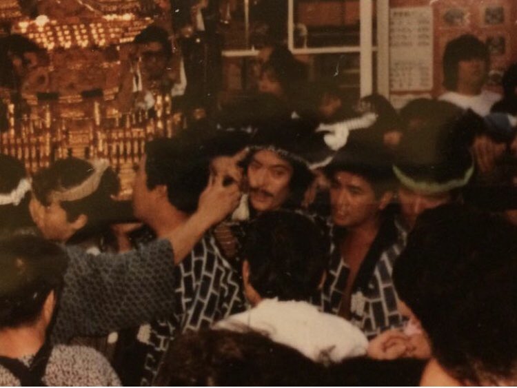 Sammy10260329's tweet photo. 繋がる

昨日行きたかったなぁ。

下北沢の喫茶店でバイトをしていた40年ちょい前。
ジョニーさんもお神輿を担いでた！ https://t.co/rmCSWibCMM