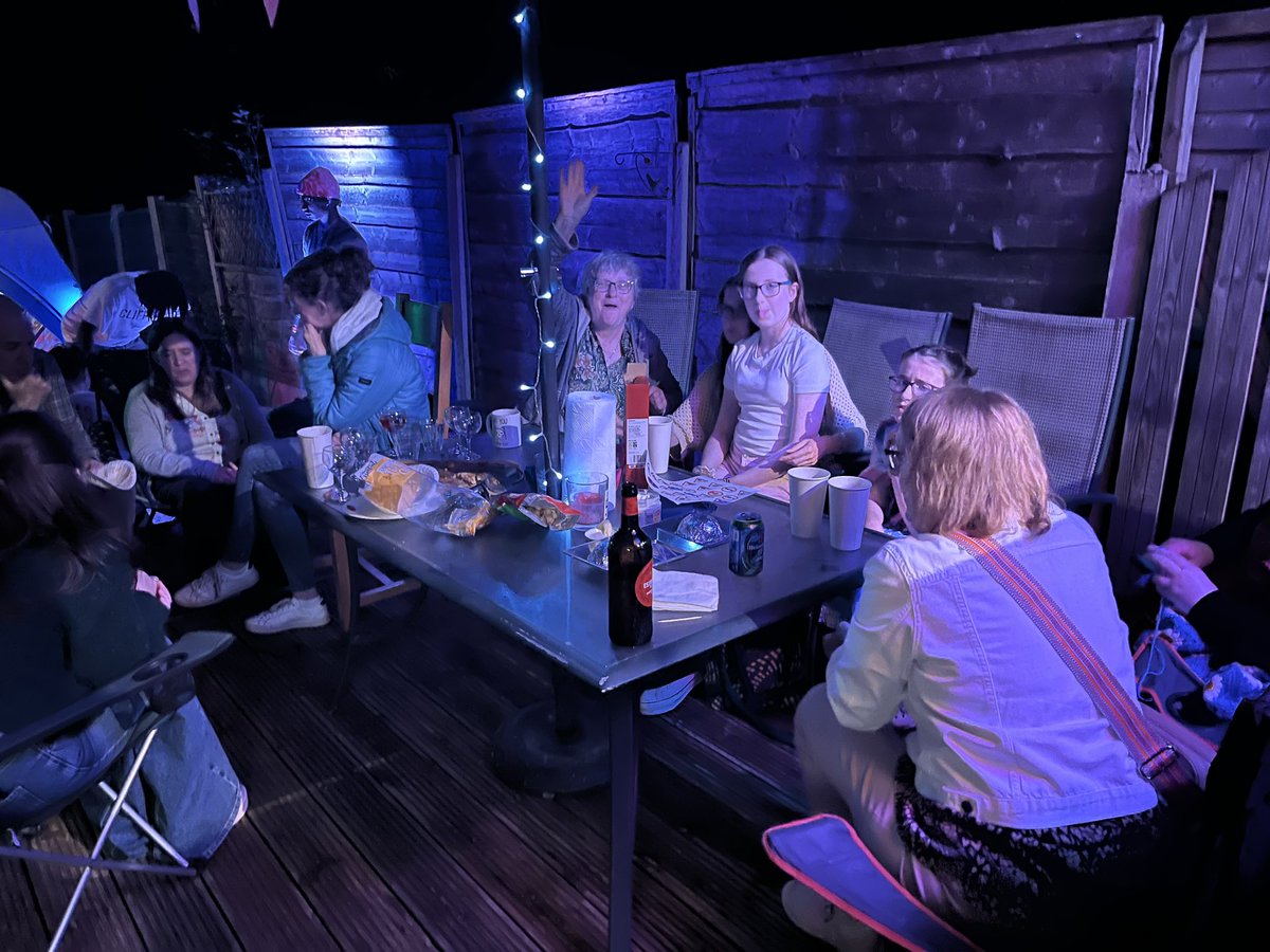 hanjb74's tweet photo. Dave and my 50th birthday celebration - pizza, chilli, karaoke, quizzes, puddings and FRIENDS 😌 https://t.co/A5o7Fokdar