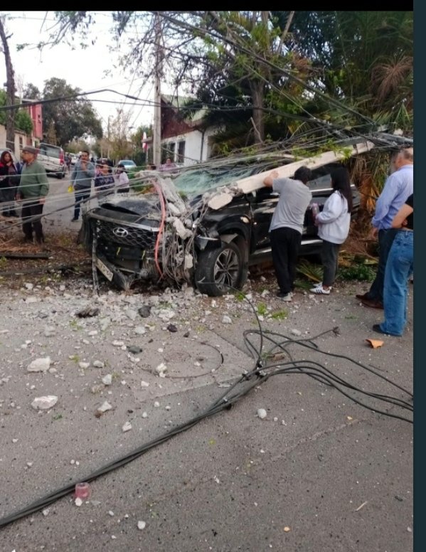 valsilla1982's tweet photo. Brutal accidente en Zapadores comuna de Conchali.Exceso de velocidad y consumo de alcohol y eso que estamos empezando septiembre @chilevision @meganoticiascl @carabineros @MuniConchali @ReneDeLaVegaF ¡Mira este reporte que encontré en SOSAFE! https://t.co/AtKqvXwoq5 https://t.co/qAMMQhoCgQ
