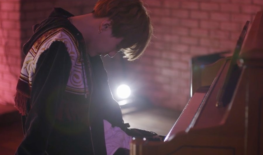 8년전 오늘은 #슈가 의 First Love 쇼트필름이 공개된 날! First Love 쇼트필름과 음원 한번씩 스밍해주세요🎹

🔗youtu.be/7VPcnJ9oJ-k?si…
🔗open.spotify.com/track/0CZy9Ctx…

#8YearsWithFirstLove 
#AgustD #SUGA #슈가_FirstLove