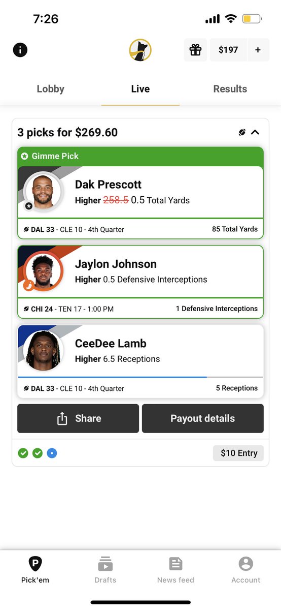 Ceedee please catch the fucking ball! <a href="/Zirksee/">Zirksee🍽️</a> 🤦🏼‍♂️