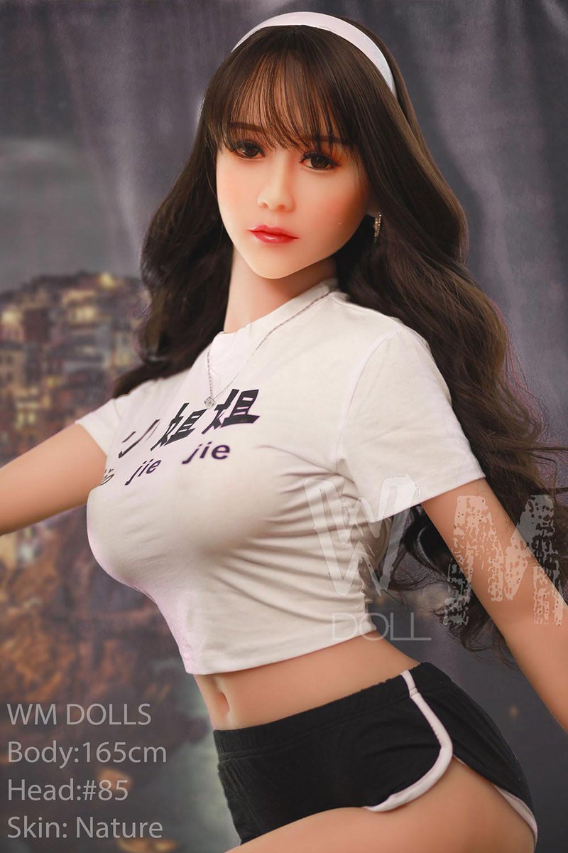 delongwang50's tweet image. Bradney shines with long auburn hair, a white hairpin, and a stunning white top. Her well-proportioned body and alluring charm are irresistible! Explore her at sensuauradoll.com/165cm-5ft5-d-c…. #ChicStyle #WMDolls