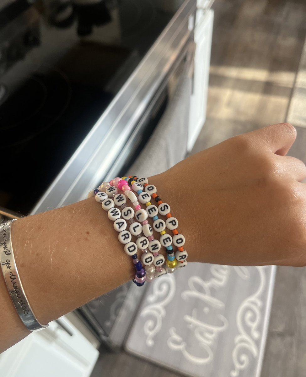 taayyxtaayy's tweet photo. happy birthday to me! and i specifically love my Mrs Howard bracelet and my #WWSLRD aka What Would Sheryl Lee Ralph Do bracelets🥹🩷❤️🥰 
@thesherylralph @scddevereaux thank you poppy for making these for my bday!😁 https://t.co/118yKEgwR1