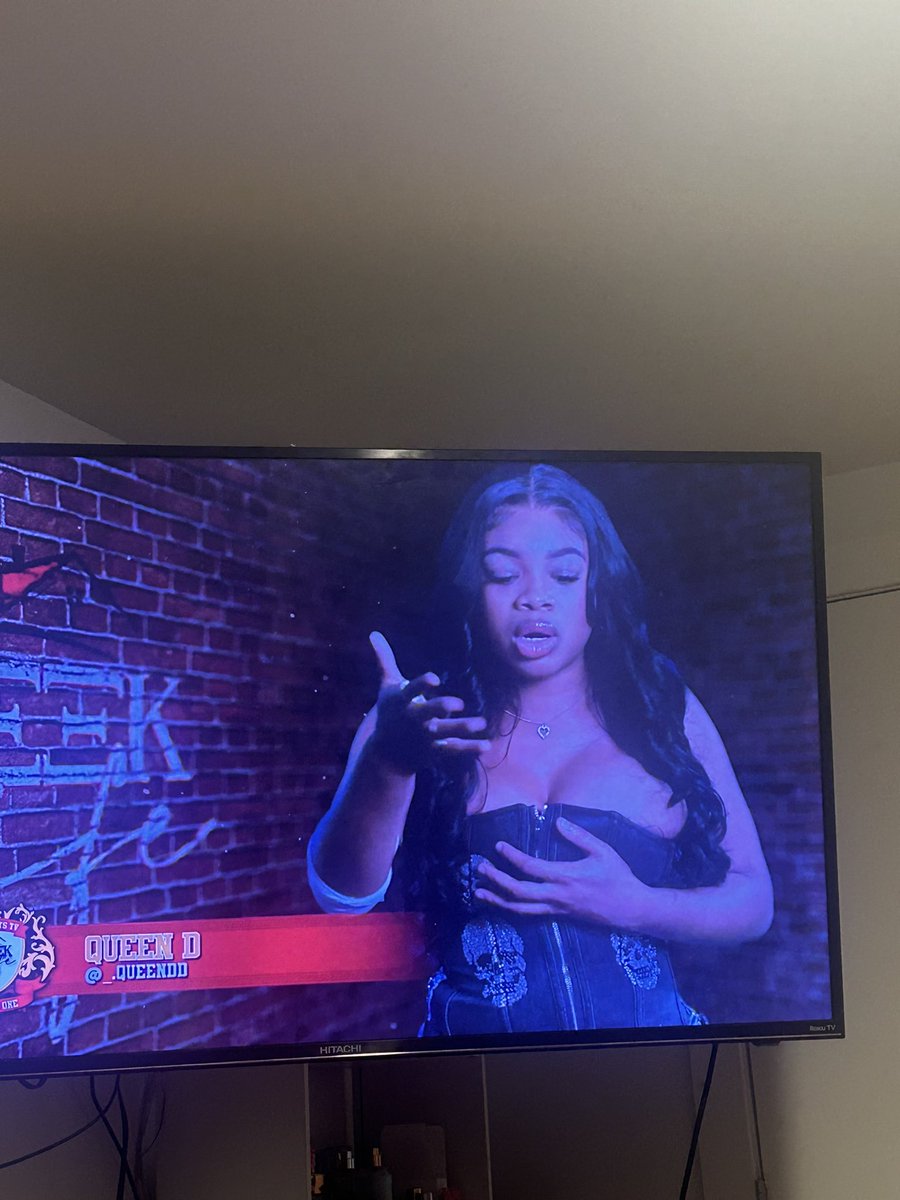 elsirr_'s tweet photo. This dumbass bitch been holding these boobs up all season #GreekLife #NowThatsTV https://t.co/pLxqlkDpMF