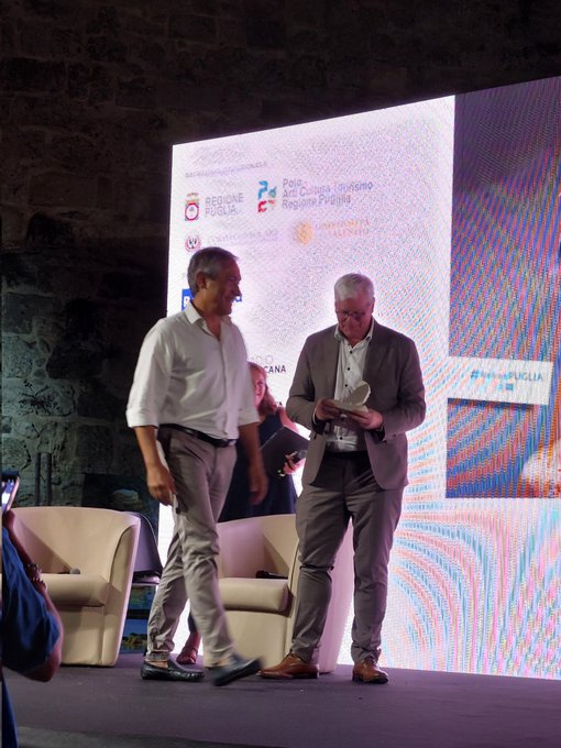 WikiLeaks (@wikileaks) on Twitter photo WikiLeaks editor-in-chief <a href="/khrafnsson/">Kristinn Hrafnsson</a> accepts the #CaravellaDelMediterraneo2024 journalism award on behalf of Julian Assange, Puglia Italy; 8 September 2024 WikiLeaks editor-in-chief <a href="/khrafnsson/">Kristinn Hrafnsson</a> accepts the #CaravellaDelMediterraneo2024 journalism award on behalf of Julian Assange, Puglia Italy; 8 September 2024