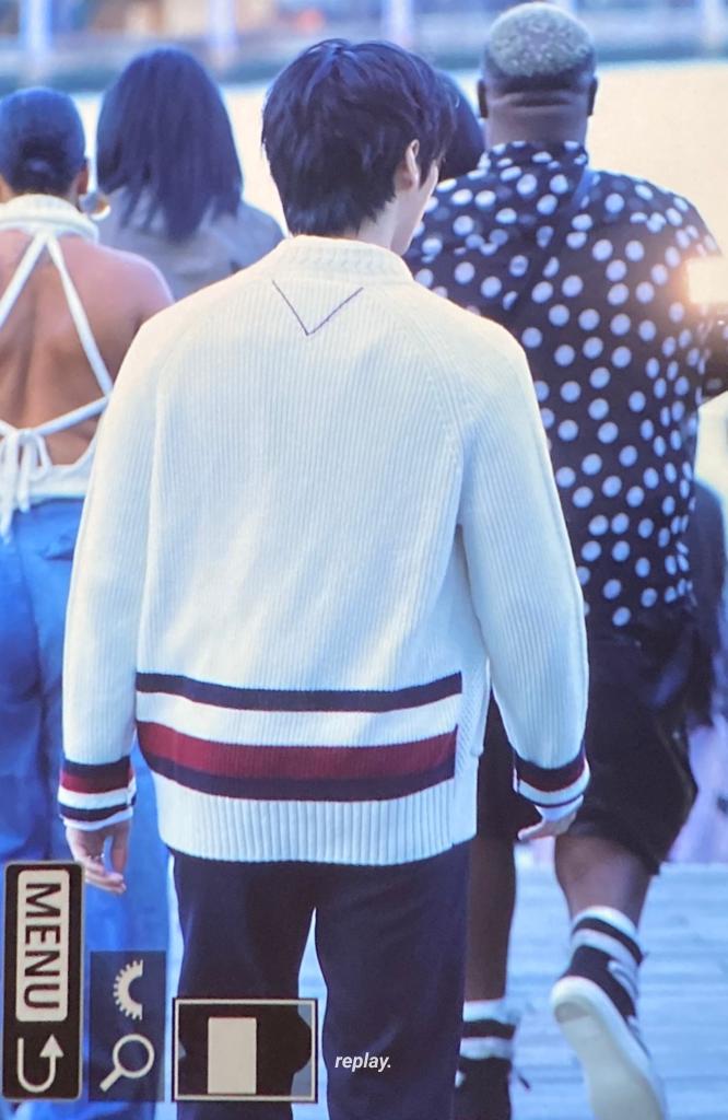 replay_lee's tweet photo. 240908
#리노 #Leeknow #스트레이키즈 #Straykids 
#LEEKNOWatNYFW25 #NYFW #LEEKNOWxTommyHilfigerSS25 https://t.co/bi0JA3mpic