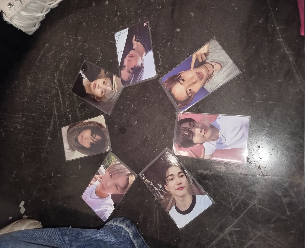 d0ngmin_h4n's tweet photo. we just performed Siren by RIIZE in front of hundreds of people and we just wanted to make it clear that #RIIZEis7 #SEUNGHAN #BringBackSeunghan #StandWithRII7E @SMTOWNGLOBAL @RIIZE_official https://t.co/Uu7QvI3NOS
