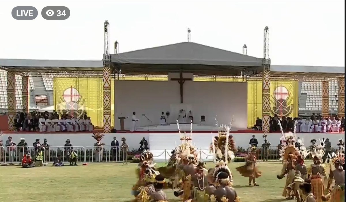 Final official engagement in #POM #PNG by His Holiness Pope Francis before he departs for Timor Leste. Mekeo Dancers among the Catholic Youth from #PNG and #SI