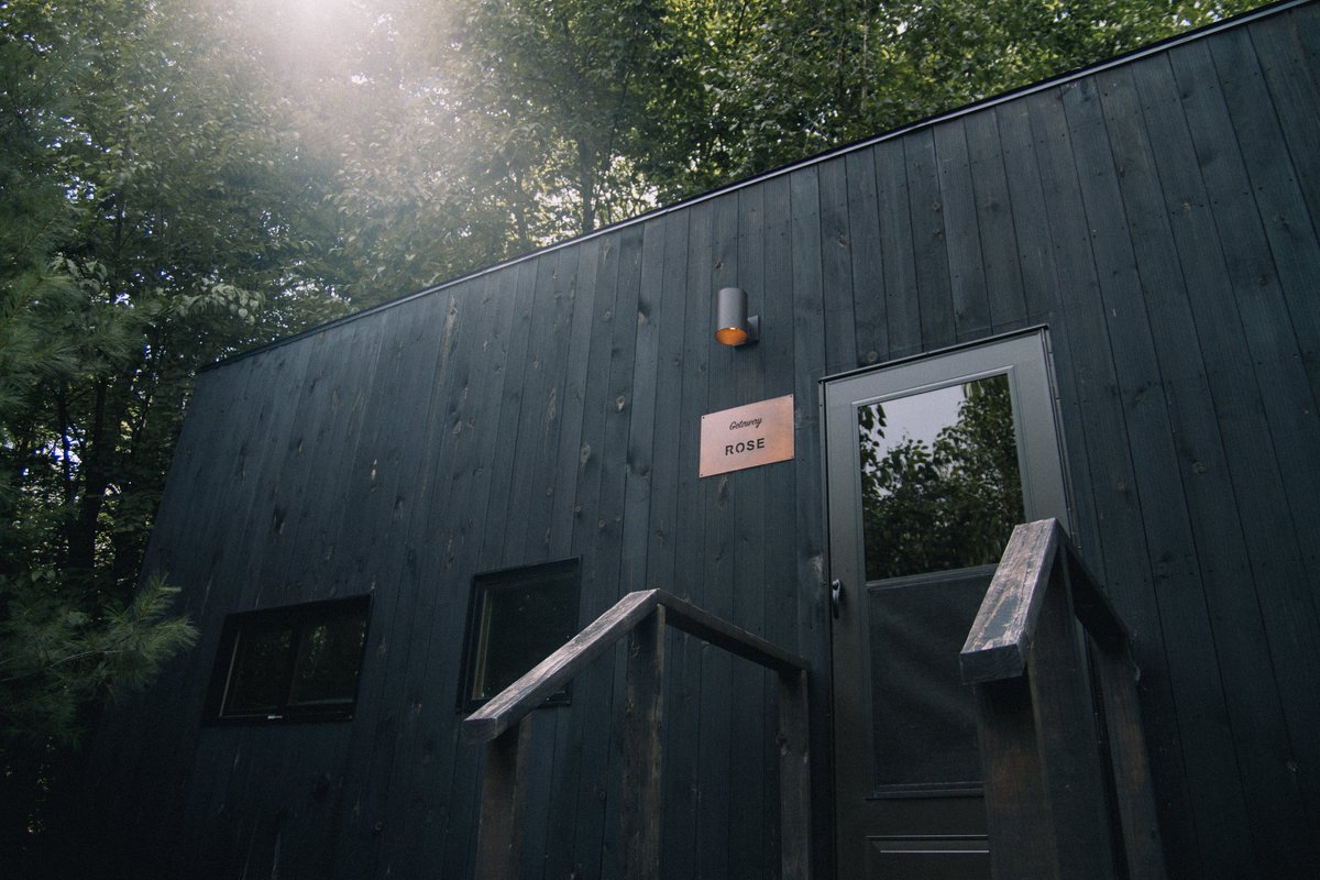 postcardcabins's tweet photo. Honoring our roots. 🌳 Did you know our cabins are named after Getaway team members’ grandparents? #NationalGrandparentsDay
📸: @theshuttersshot, @madelinecaldwellphotography, @locallegendsphotography, @j.bargho
📍Getaway
#getawayhouse #morefreetime #tinycabin #escapetonature https://t.co/sfGd5W7n13