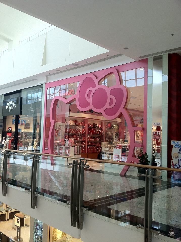 sakurafraise's tweet image. the world would heal if this was in every mall