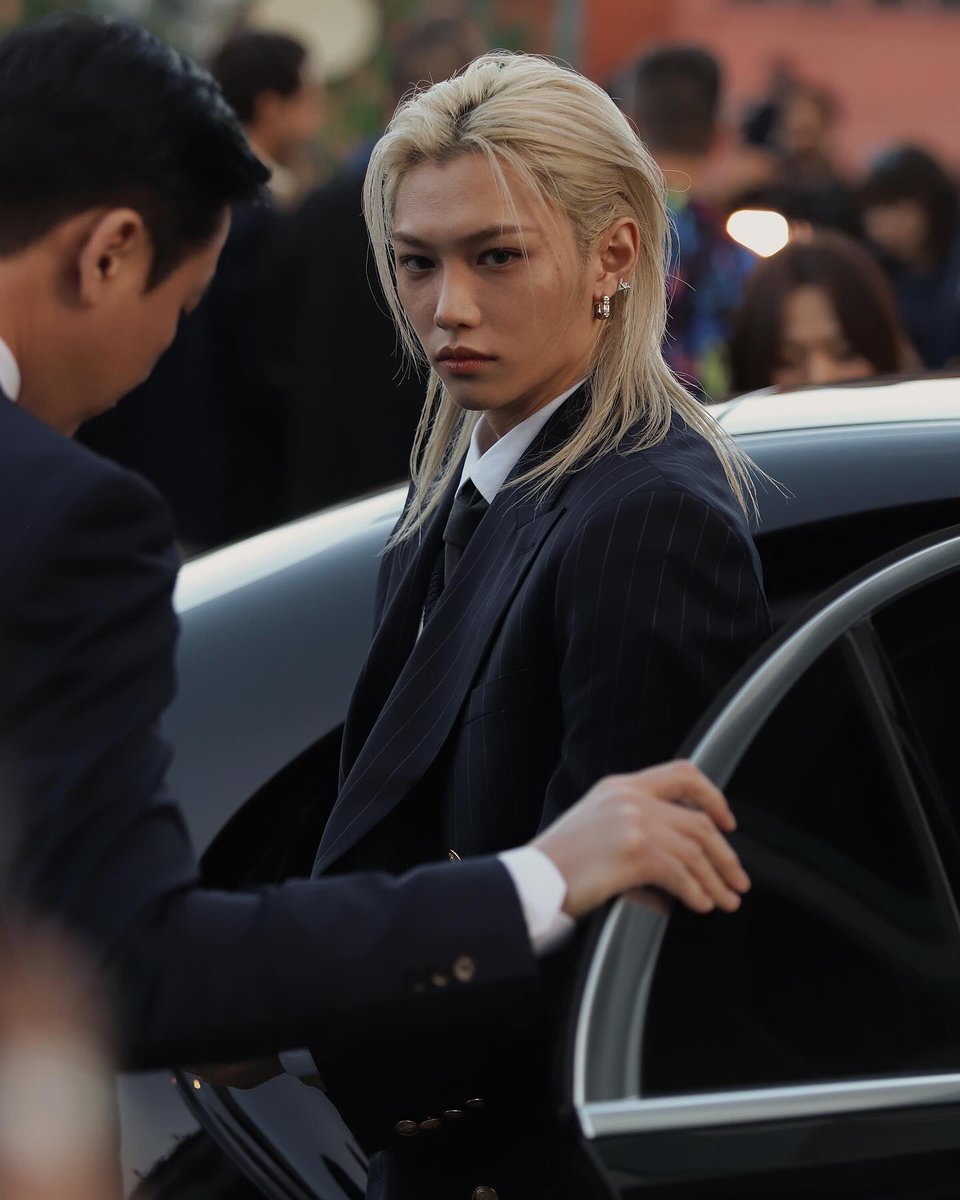 BbokRisma's tweet image. Can i get 1000 replies?? Use the new tagline everyone 💙

-10 countries 
-10 animals 
-10 SKZ songs 

PRINCE FELIX x TOMMY HILFIGER
FELIX TOMMY HILFIGER NYFW
#FELIXxTommyHilfigerSS25
#FELIXatNYFW @TommyHilfiger